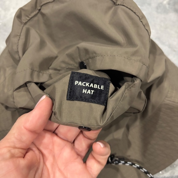 BUCKET HAT - Picture 4 of 11